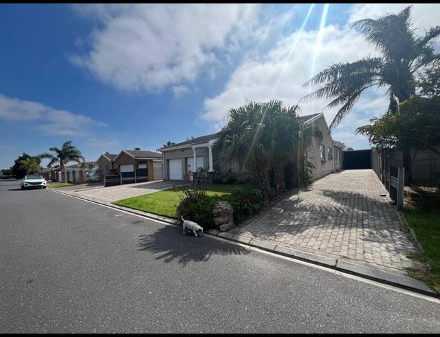 6 BEDROOM HOUSE FOR SALE IN PROTEA HEIGHTS